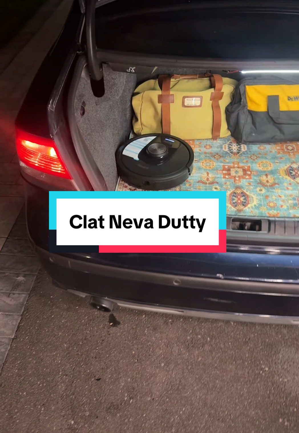 Gyat clat got a robot in bombaclat trunk #saab #saab93 #fyp #fypシ #trending #carpet  #robot #future #vaccum 