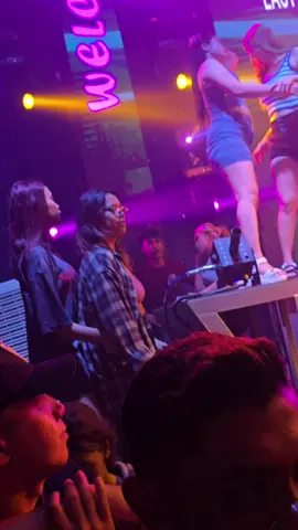 #DHCLUBKL #dugemremix #ladysnight #fyp #fypviralシ @DH CLUB KLOFFICIAL @DJ PendaXron 