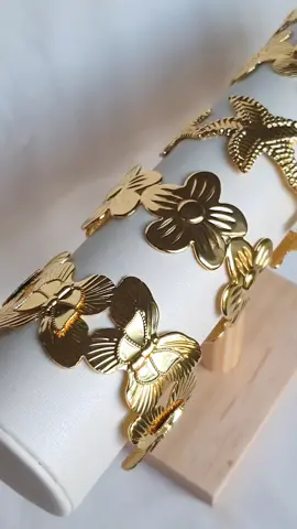 Encuentra variedad de pulseras y joyería aquí en Karsy Accesorios ✨🌸 #joyeria #pulseras #chunky #aceroinoxidable #jewelry #aretes #karsy #OverskinLipCheck 