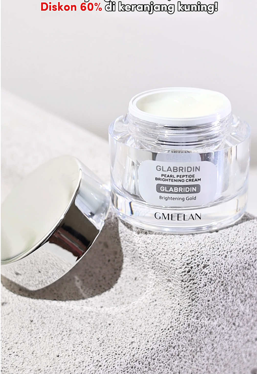 Everybody deserves a pearl glow 🙂‍↕️✨ #glabridincream #gmeelanindo @GMEELAN.Official.Shop #gmeelan @GMEELAN_INDONESIA #lfnrdl #aesthetic #aestheticvideos #macrovideo 