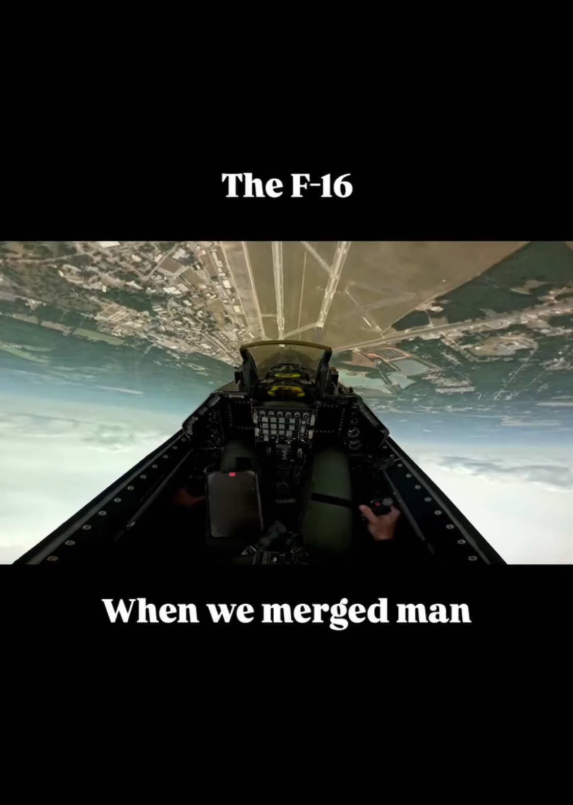 พามาชมมุมมองห้องนักบินจากนักบิน F16 จากทีม viperdemoteam  U.S. Air Force (USAF)  Video from F-16 Demo Pilot (femahiester) #F16 #USAF #airforce  #cokpitview  #airplane  #viperdemoteam #เครื่องบินรบ 