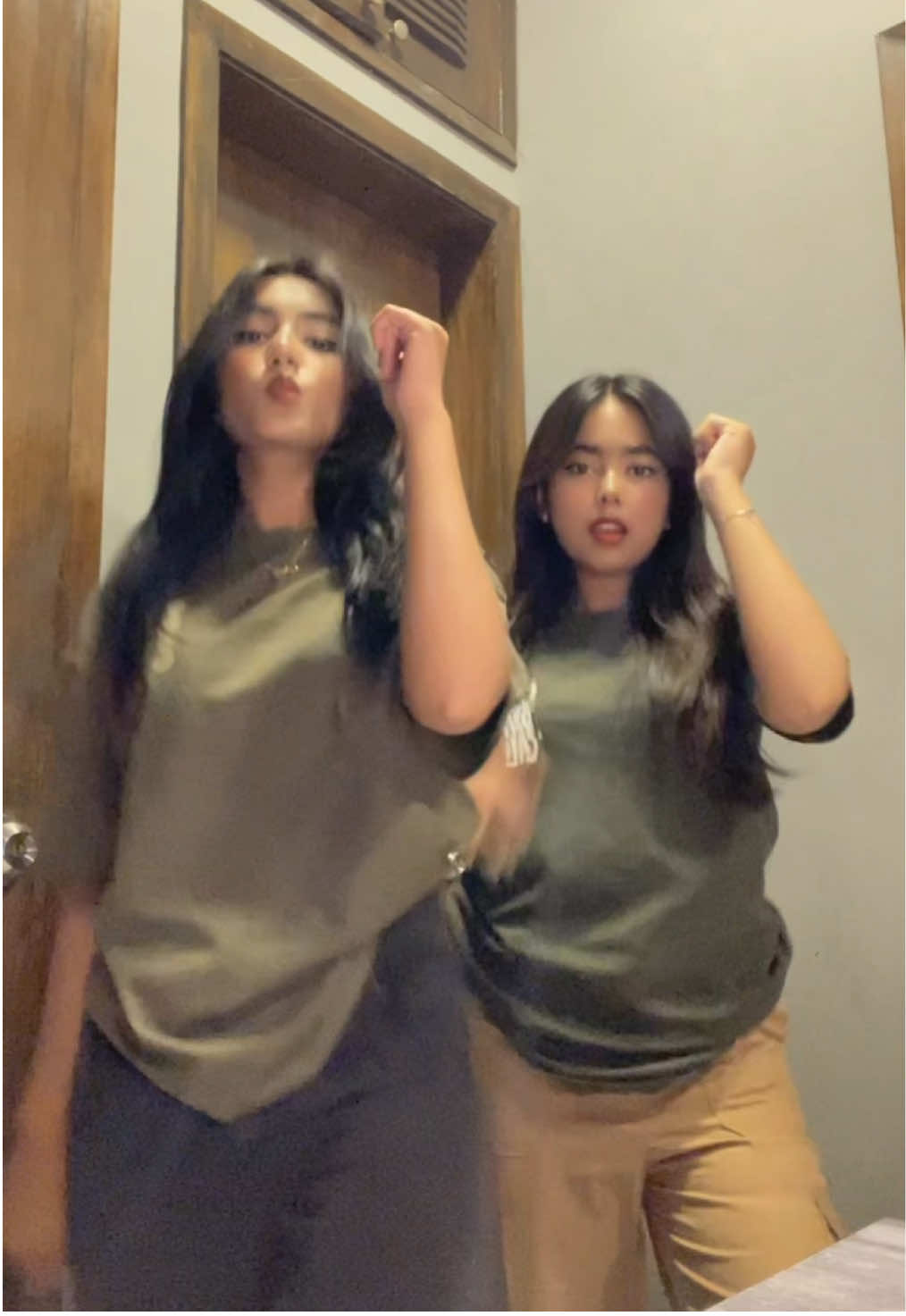 Twinning #fyppppppppppppppppppppppp #unfrezzmyaccount #bushu #xybca #foryoupage #foryoupage #dance #trending #forgoupage 