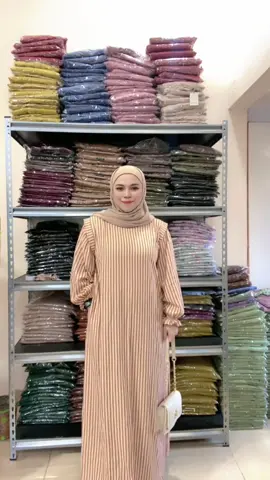 Kanzia dress paling nyaman dipake,cuttingan simple & bahannya juga adem 🫶🏻 #dresswanita #gamiswanita #ootdfashion #gamiswanitakekinian #ootdhijab 