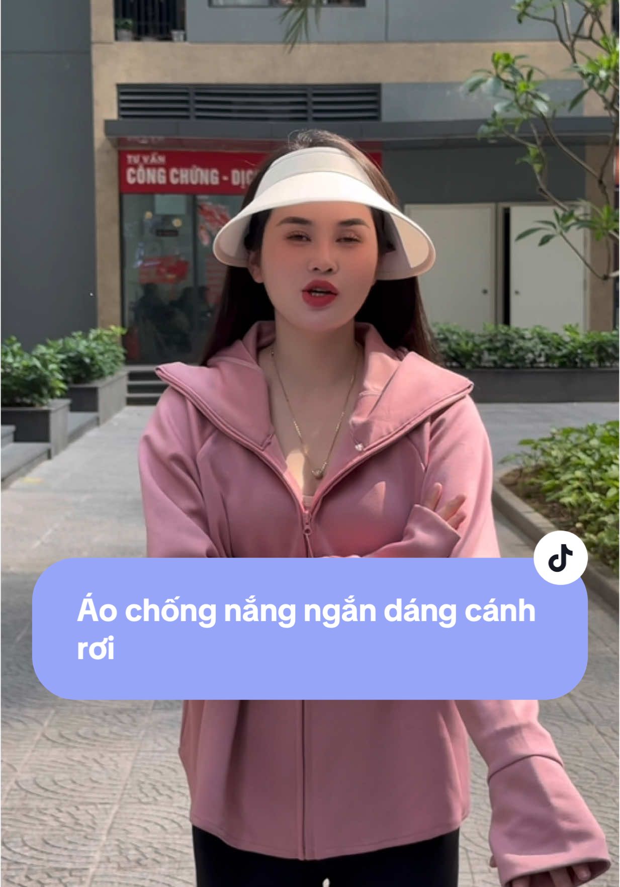Áo chống nắng nữ hot 2025 có mũ vành cứng cáp, dáng ngắn cánh rơi rộng rãi thoải mái, chất liệu UMI đay dặn chống tia UV cực tím cho chị em vào mùa hè#xuhuong #thuýtấm #thuytam #hottrend #aonu #aoxinh #aodep #aochongnang #chongnang #aonang #aonangnu #aochongnangdangngan 