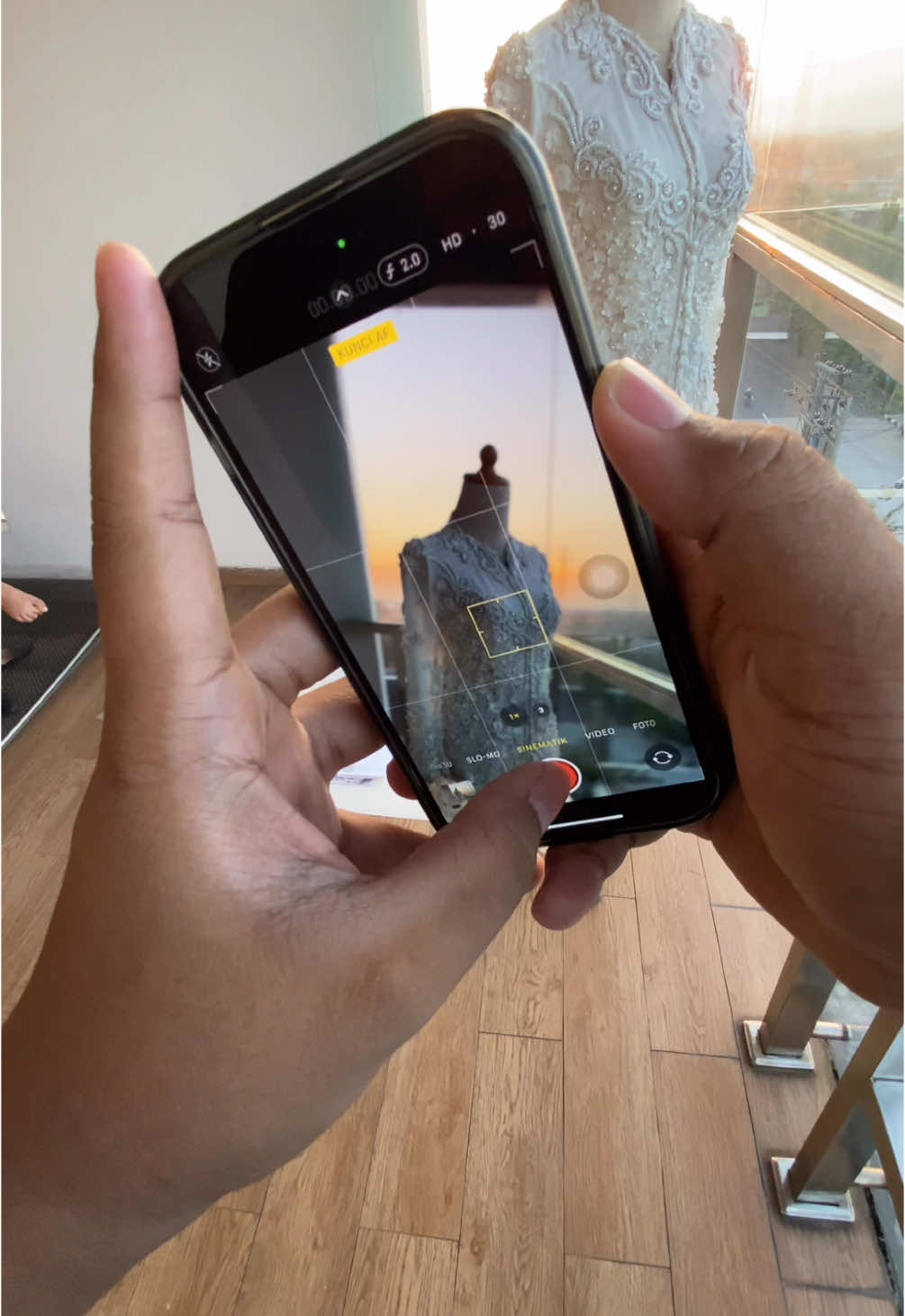 Bts_ Pemula numpang lewat hhhee #beautyshoot #weddingcontentcreator #cinematic #trend #fyp #fyppppppppppppppppppppppp #jackycreator #weddingcinematic #shootbyiphone #sunrise 