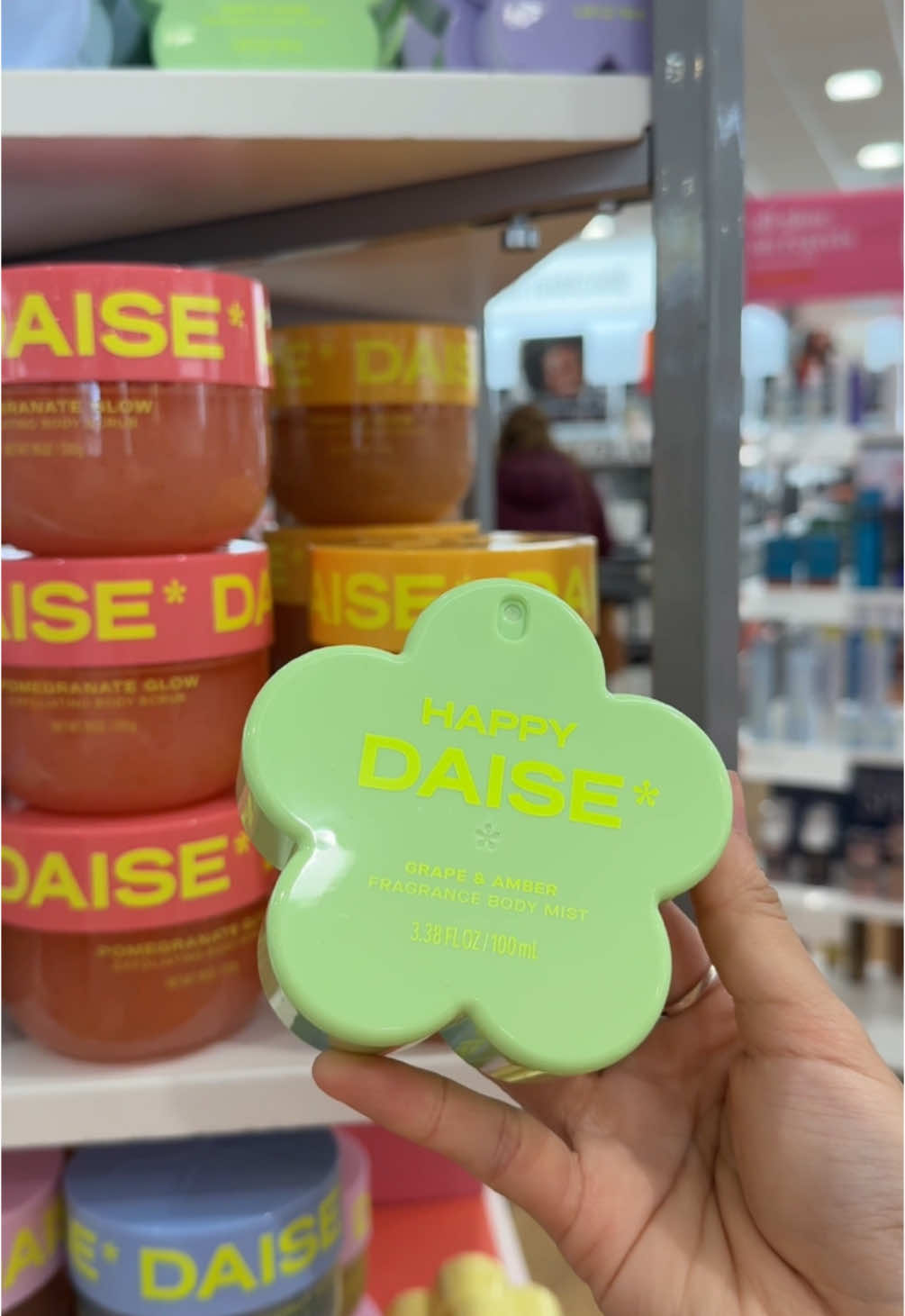 A beauty restock done right ✨ @carmcarreon grabbed her go-to's at Ulta, ft our Vanilla Glow Body Scrub and HAPPY DAISE Body Mist 🌿