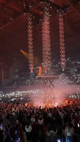 YESSS 🔥 run for the hills @tate mcrae @t8 #tatemcrae #tatemcraetour #misspossesivetour2025 #misspossesive #lisboa 