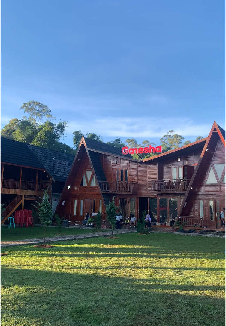 Villa pinggir danau view gunung tilu kapasitas 10 sampai 20 orang lebih  , yuk yang mau liburan dll klik link dibio profil 😉. . . #villapinggirdanau #situcilencapangalengan #penginapan #viewcantik #fyp #foryou #liburan 