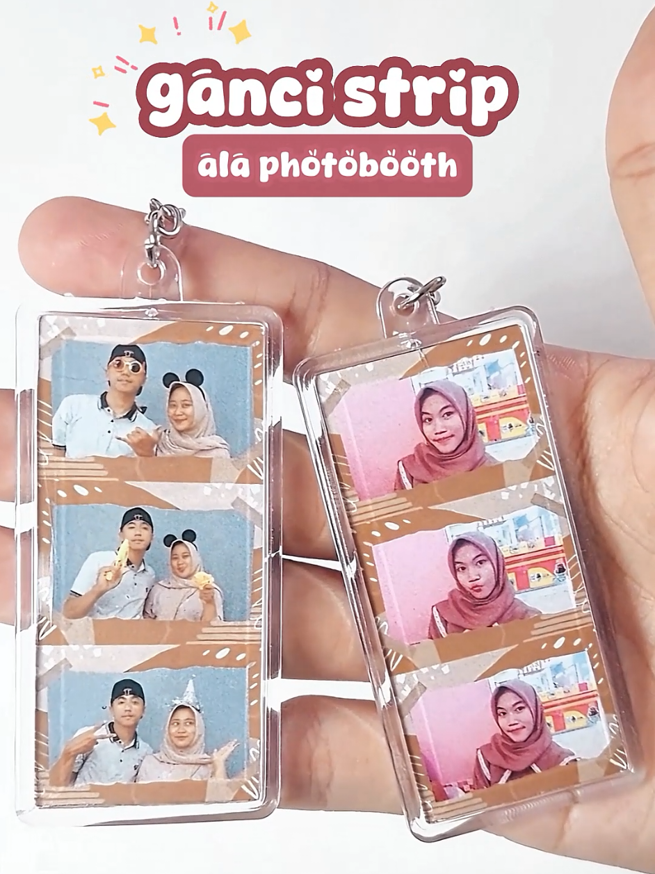 Mau punya ganci ala photobooth, tapi belum punya waktu buat pergi foto ke photobooth ? 🤔 #fyp #fypage #fypシ゚  #ganci   #gancicustom #ganciakrilik #gancicouple #nuhsantaramerchandise 