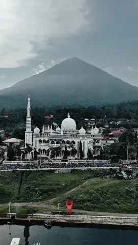 Masjid Agung Nurul Yaqin Tidore Kepulauan, Maluku Utara ✨🕌 . . #mosque #masjid #masjidagung #tidore #malukuutara #muslim #islam 