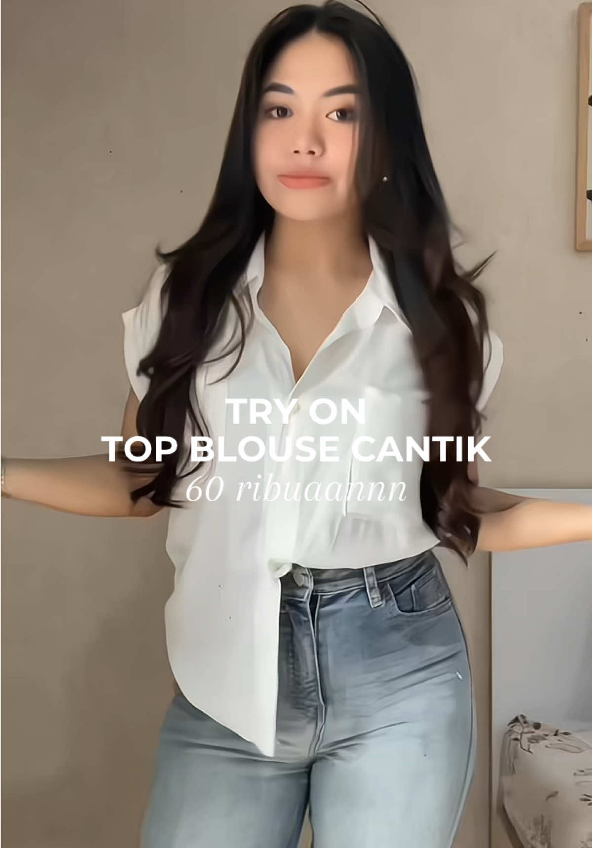 jangan kaget sama harganya😭 bahannya ga kaleng2 lembut adem bgtt🤍🫶🏻 asli top blouse gini harus punya sih🤏🏻  #blousemurah #blousewanita #kemeja #topblouse #OOTD #rekomendasiblouse #outfitsimple #rekomendasioutfit #oldmoney #oldmoneyoutfits #ootdinspiration #ootdfashion #fyp 
