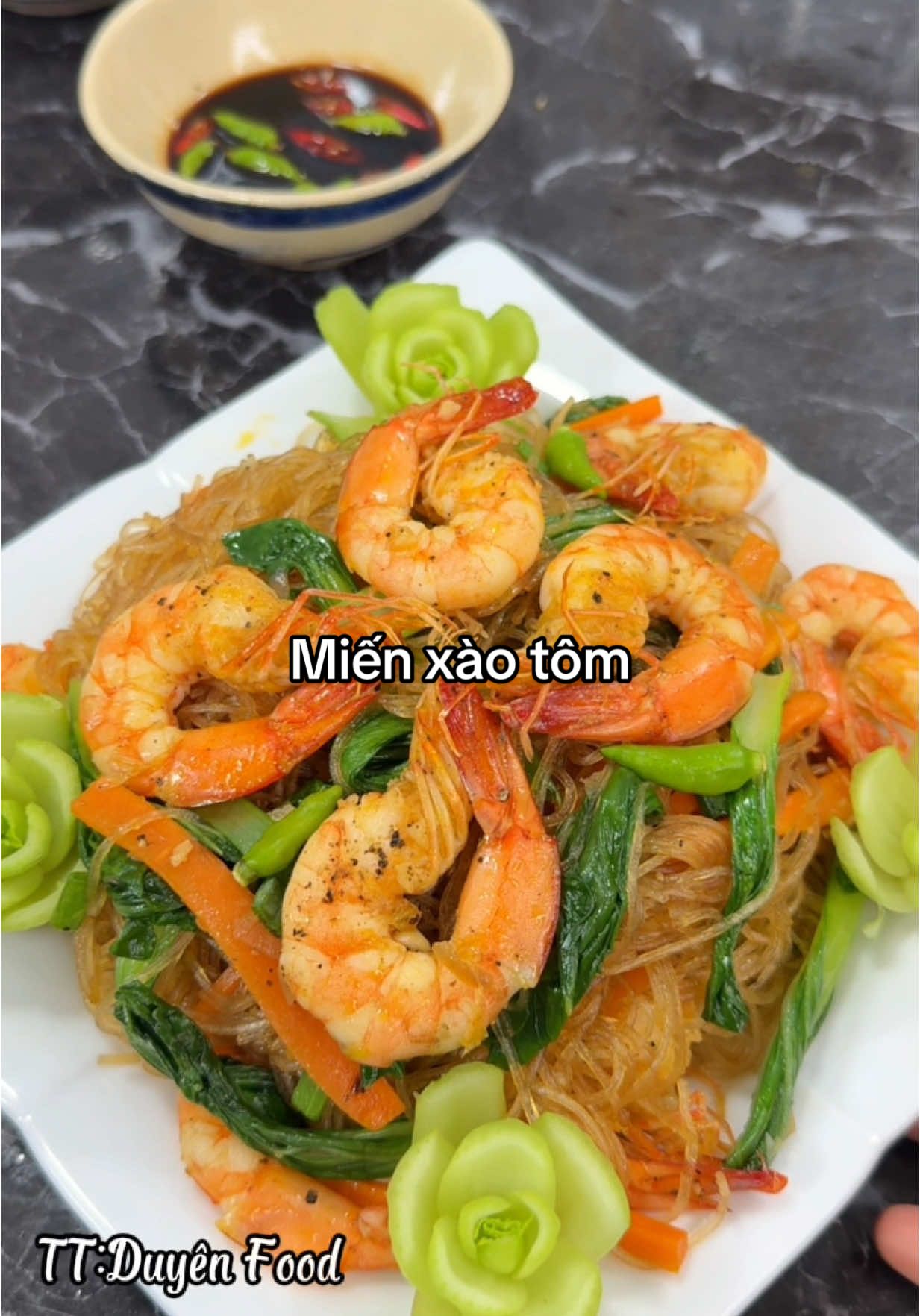 Miến xào tôm nhanh, thấm vị mà sợi miến k dính là đc 10d của Mẹ Ck tương lai ngay lần đầu gặp luôn #mienxao #LearnOnTikTok #food #tiktokfood #trending #xuhuong #anngonnaugon #amthucvietnam #ancungtiktok #vairal_video_tiktok #mienxao #mienxaocua #mienxaotom #bunxao #mien #monngonmoingay 