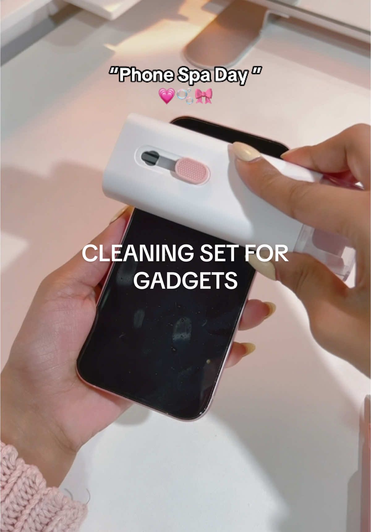 This is perfect for your keyboard, phone and other gadgets too 💗 #cleaningset #gadgetcleaner #phonecleaningkit #keyboardcleaningtools #cleaningtoolforphone 