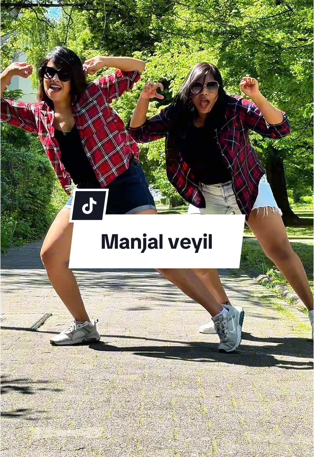 Manjal Veyil 🌸 When Harris Jayaraj was at his peak, every track was a certified vibe. Nostalgia hits different!🤩 agree ? @Preethi 