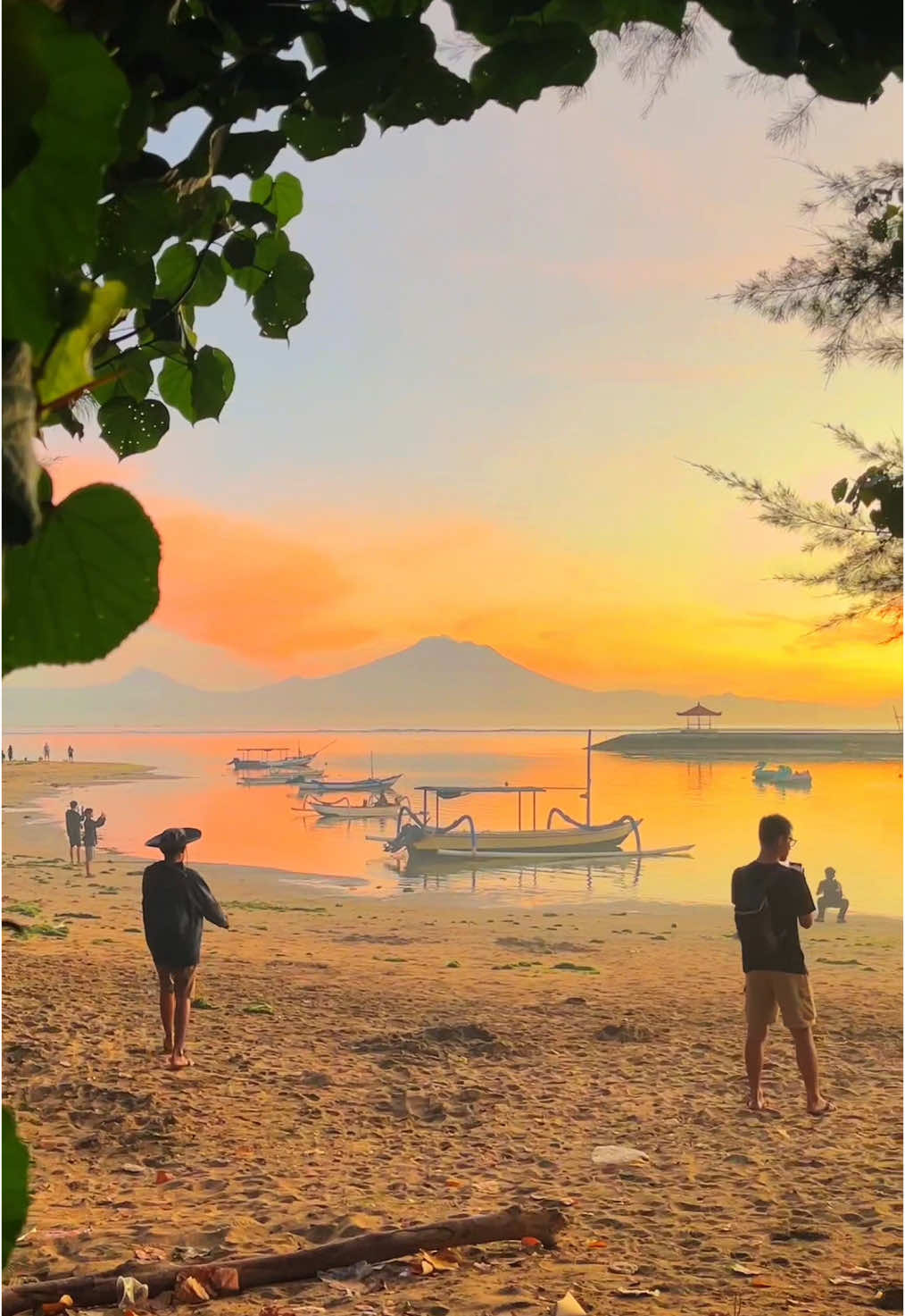 Suasana pagi di pantai Karang Sanur✨😍🌞 #healing #bali #nature #sunrise #beach 