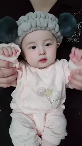Con là bé gái nha 😀#viaconyeu #begai #begaidangyeu #lananh270499 #baby #lovebaby 