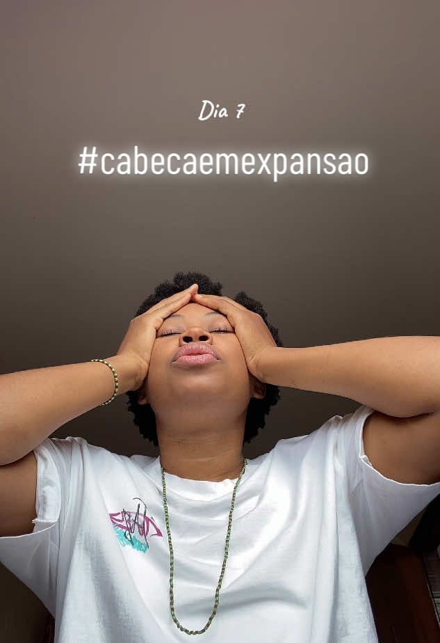 Bom dia, minha cabeça. Eu te agradeço por acordar hoje. Hoje eu te peço consciência e direção. Que eu cultive em mim os comportamentos que fortalecem meu caminho. Que minhas atitudes estejam em sintonia com o futuro que desejo viver. Minha cabeça, me ajuda a agir com sabedoria. A falar com verdade, a escutar com atenção, a caminhar com responsabilidade. Que eu seja firme nas escolhas certas, mesmo quando elas exigirem esforço. Que eu me afaste do que me atrasa, e me aproxime do que me faz crescer. Hoje eu planto pensamentos bons, ações limpas, e intenções claras. Porque o que eu cultivo hoje… floresce no meu amanhã. Minha cabeça, manifesta comigo o futuro que honra minha existência. Que ele seja próspero, leve e cheio de sentido. Que ele nasça do meu presente bem vivido. Asè ooo! Adupé! #cabeca #desafiocabecaemexpansao #ori #espiritualidade #candomblé #umbanda #oracao #reza #bomdia  #comunidade 