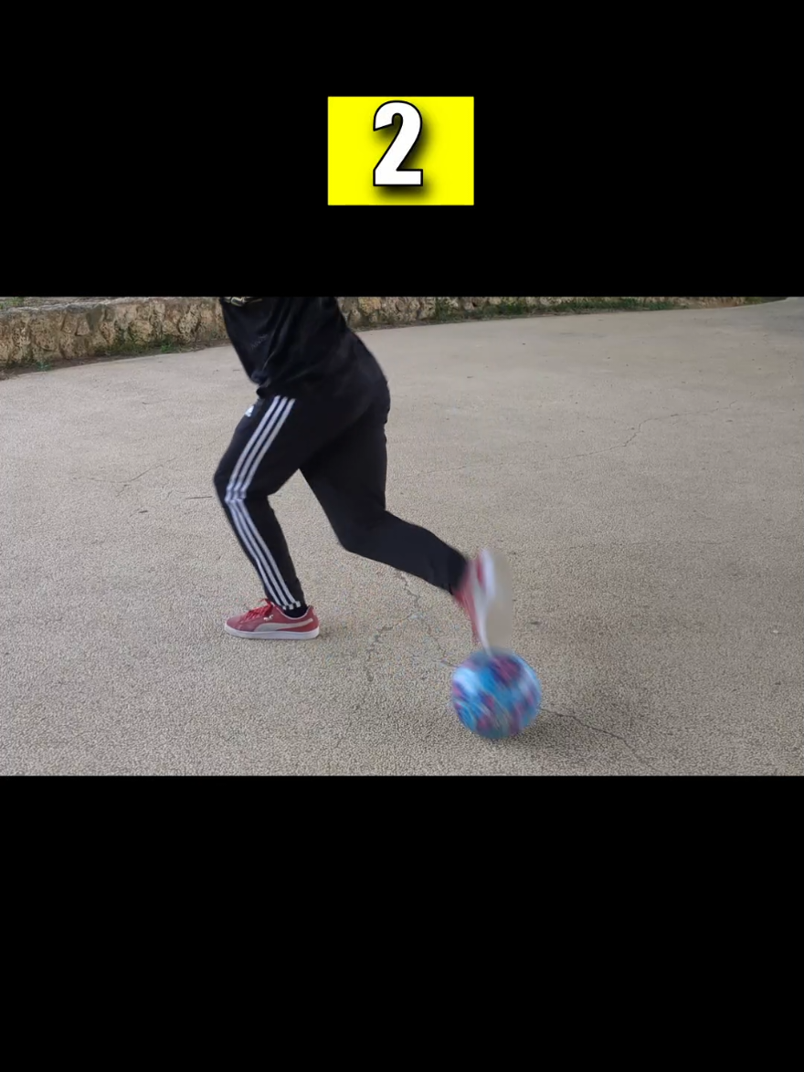 Learn effective dribbling skill        #footballskills #soccerskills #footballskillstraining #soccerskillstraining #ฟุตบอล #ဘောလုံး #sepakbola