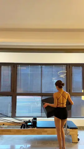 pilates 💃🏻 #pilates #pilatesreformerexercisesreformer #pilateslovers #factory #reformer #Fitness #reformerpilates #pilatesreformer #factorydirect #Fitness 