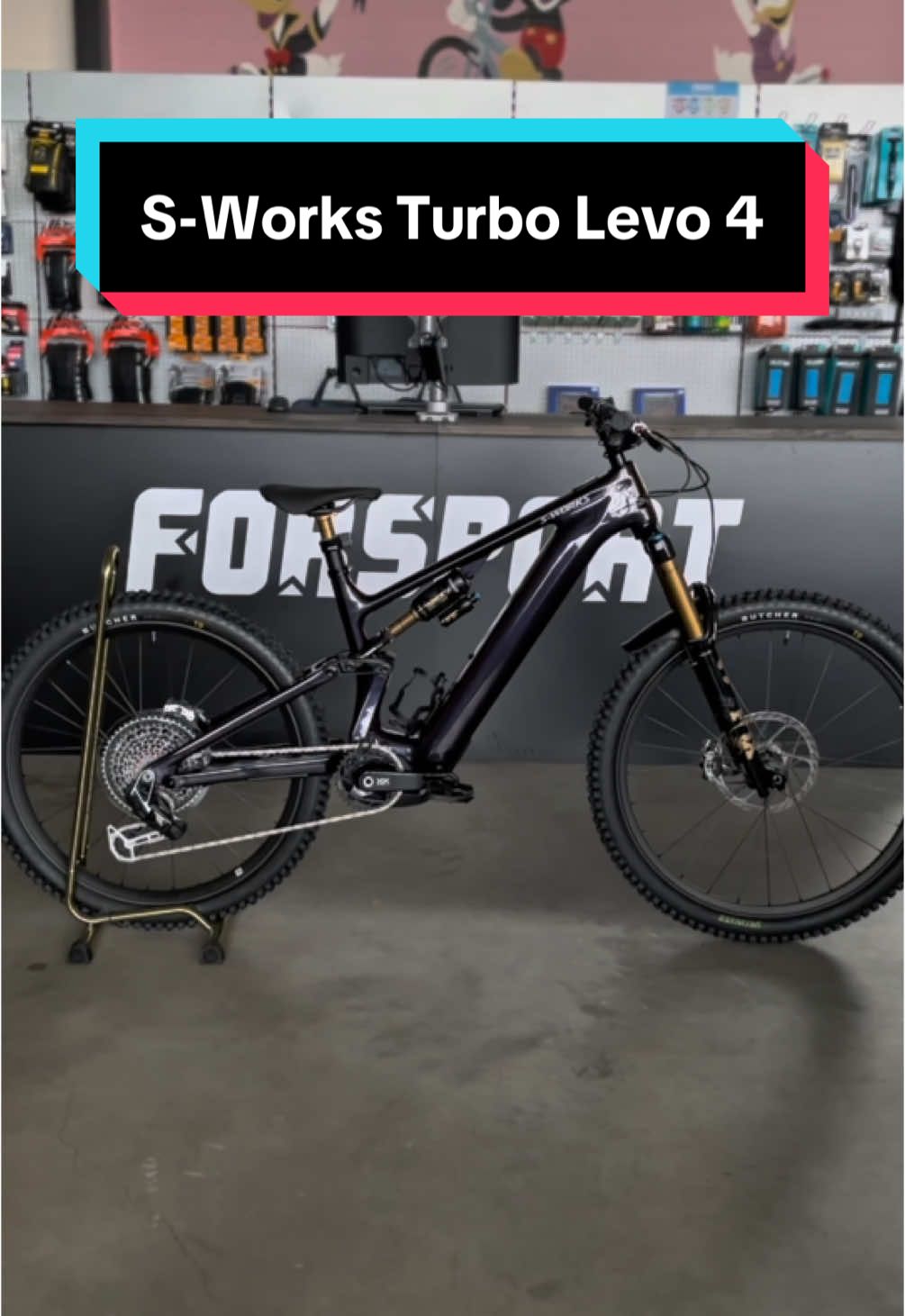 Esittelyssä: Specialized S-Works Turbo Levo 4. Näitä ei Suomessa montaa tule vastaan! Iso kiitos luottamuksesta asiakkaalle – oli ilo saada tämä huippupyörä toimittaa. #sworks #levo4 #iamspecialized #forsport #sinulle #foryou