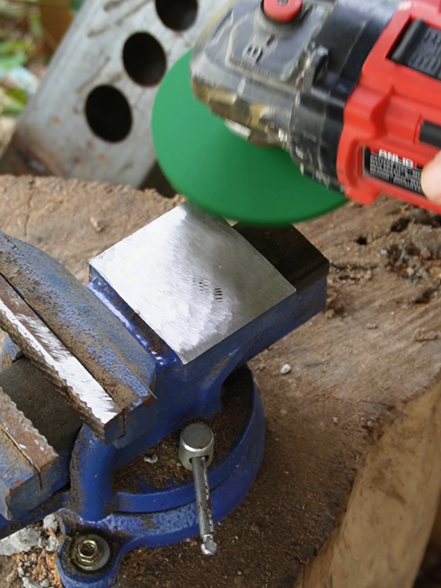 เคยขัดแล้วไม่เรียบ ทั้งที่เปลี่ยนใบไปหลายอันบางทีคุณอาจแค่ยังไม่รู้ว่าเลข 1200# มันไว้ทำอะไร... มาดูให้เข้าใจ แล้วงานขัดจะง่ายขึ้นครับ #ใบเจียร #งานช่างมือสมัครเล่น #เทคนิคขัดเหล็ก #diyง่ายๆ #เจียรเหล็ก #ขัดสนิม #เบอร์ใบเจียร #เครื่องมือช่าง 