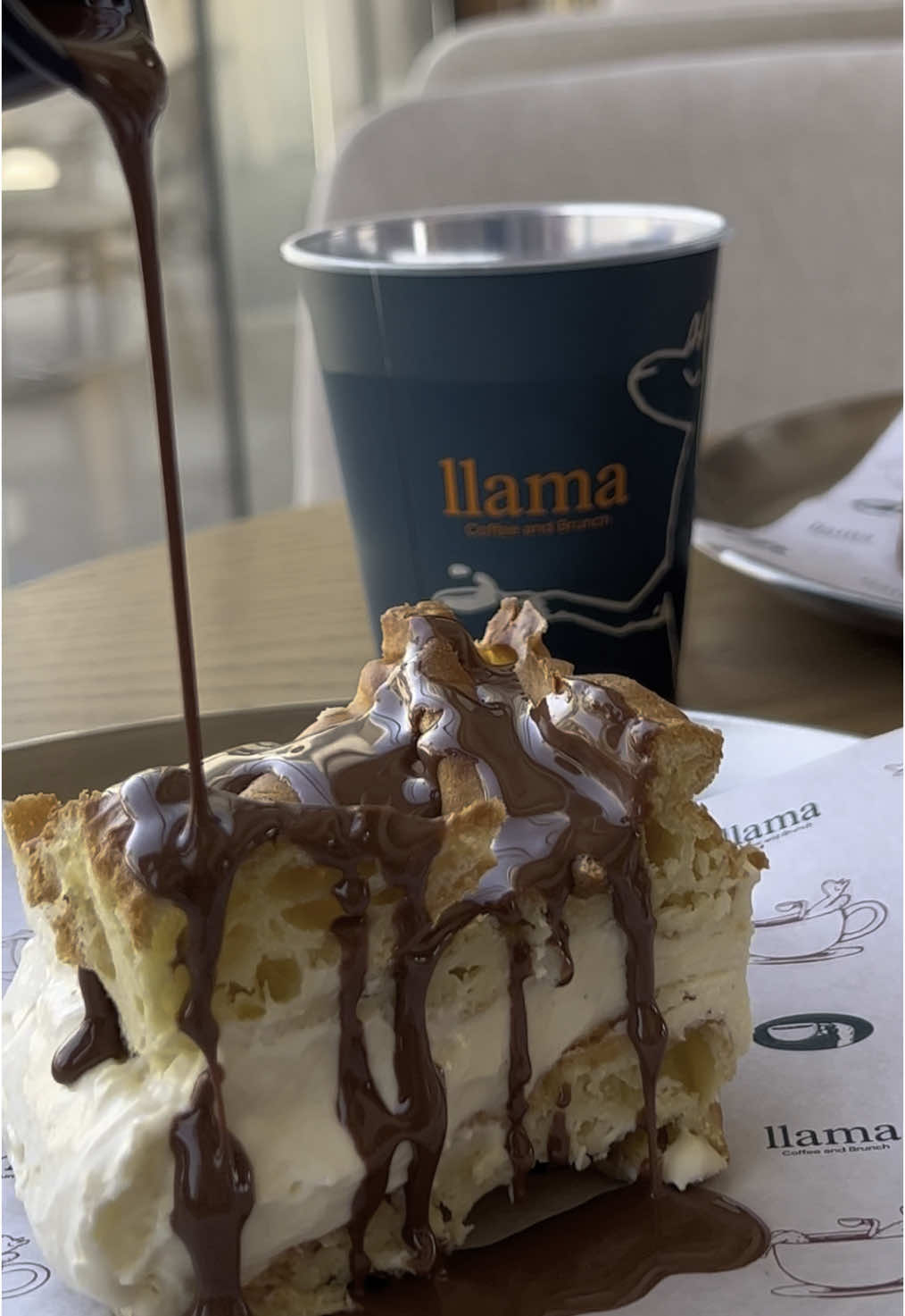 أحلى وأروق فرع لـ لاما كنت بفرع العليا 🦙💚.. #foryou #alkhobar #fyp #viral #كوفيات_الخبر #khobar #الخبر #llama #كوفي_لاما @llama #brunch #فطور_الخبر 