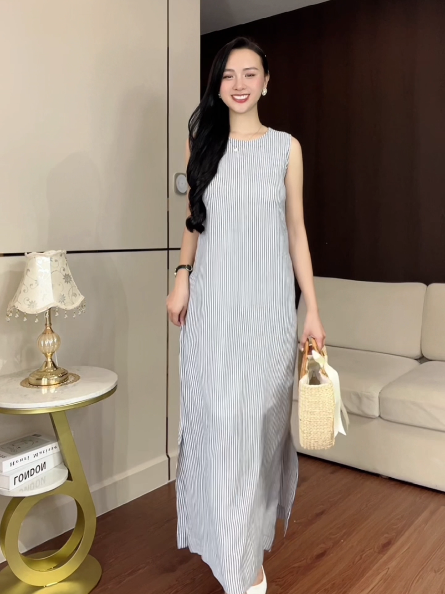 Nàng nào chiều cao khiêm tốn – phải thử ngay em ĐẦM SUÔNG KẺ SỌC này nha...!!! Hack dáng cực kỳ  luôn đó!  #damsuong, #damlinen, #Swanlake, #thoitrangnu #thoitrangtrungnien