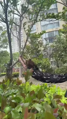 Lấy nỗi đau trồng lên hoa bỉ ngạn