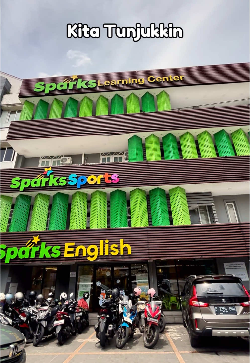 Kita tunjukkin les Inggris paling premium dan juga affordable, nih Moms!😆🥰😍 #SparksEnglish #BelajarJadiMudah #spillbiaya #sparksenglish 