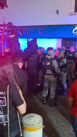 guardia nacinal vs policia estal #viral #paratiiii #nolapolicia#guardianacional #aguascalientes #topon #vs 