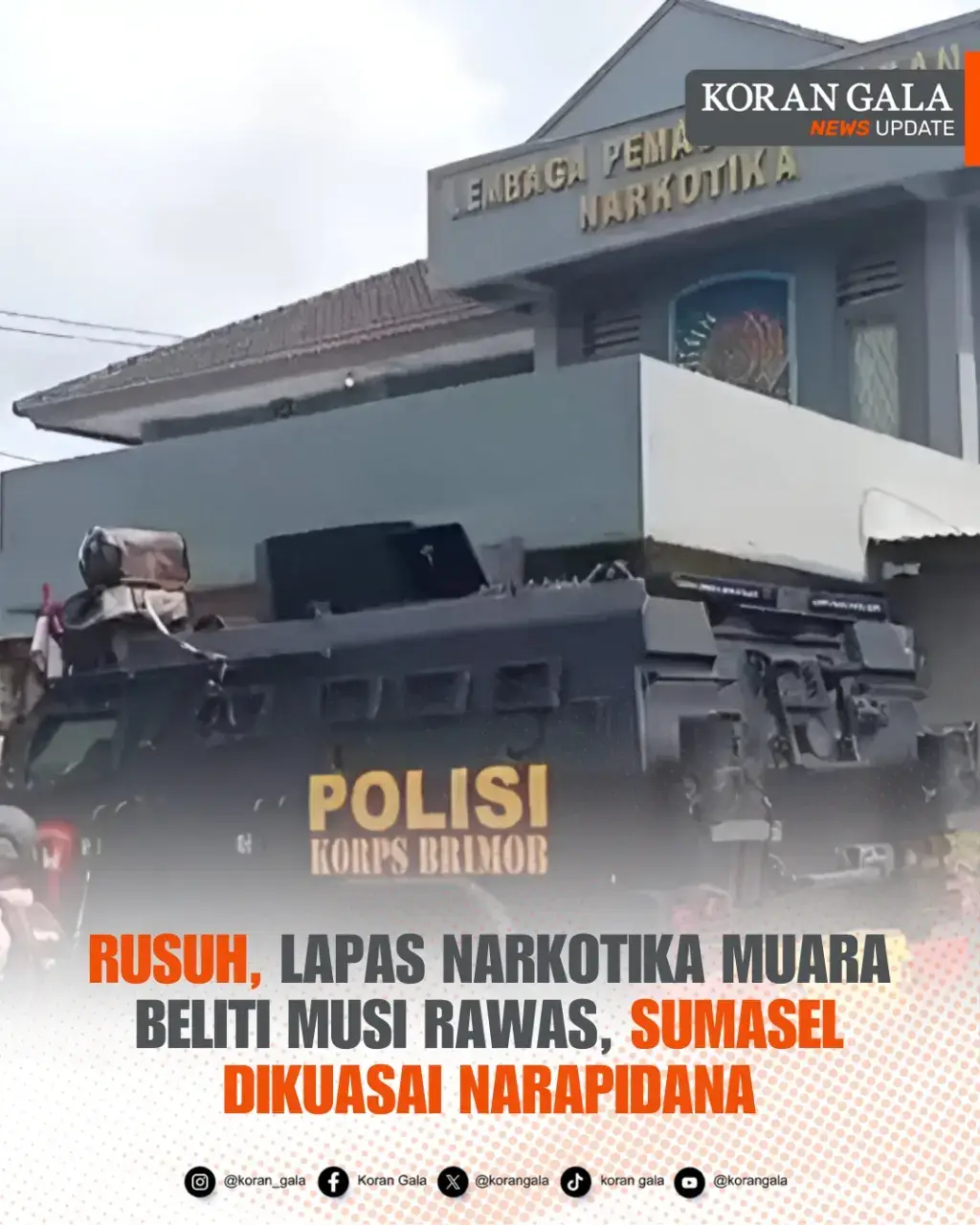 Lembaga Pemasyarakatan (Lapas) Narkotika Muara Beliti, Kabupaten Musi Rawas, Sumatera Selatan dilaporkan terjadi kerusuhan pada Kamis 8 Mei 2025 sekira pukul 09.00 WIB. Semua ruangan sudah dikuasai narapidana, dan polisi masih berupaya bergerak masuk untuk mengamankan lokasi kejadian. Hingga Kamis 8 Mei 2025 pukul 12.00 WIB aparat gabungan dari Batalyon Pelopor B Petanang, Polres Musi Rawas dan Polres Lubuk Linggau masih berupaya mengamankan situasi di dalam Lapas. Dikutip Antara, terlihat seorang warga binaan berteriak menggunakan pengeras suara dari dalam lapas. Dari kalimat yang disampaikan narapidana tersebut melalui pengeras suara, mereka berontak karena selama ini merasa ditindas saat menjalani hukuman di dalam lapas. Untuk memperlancar proses pengamanan, pihak Kepolisian Polres Musi Rawas menutup jalan di depan lapas tersebut. Hingga berita ini ditayangkan belum ada keterangan resmi dari pihak Lapas Narkotika Muara Beliti Musi Rawas. Brilliant Awal/Koran Gala  📷 Korangala.id #lapas #Musi #fyp #fyppppppppppppppppppppppp 