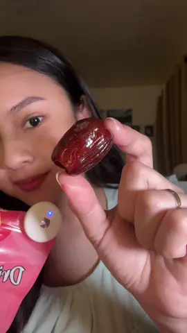 sweet dried red apples 🍎 ang sarap promise!! hindi sobrang tamis kaya naparami talaga ako dito 😋#healthysnack #sweetdriedredapple #driedredapple #redapple 