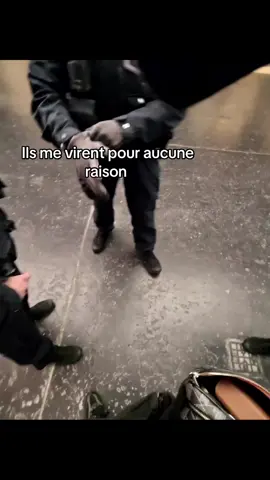 Contrôle de titre de transports #france #paris #ratp les contrôleur se prenne pour la police 