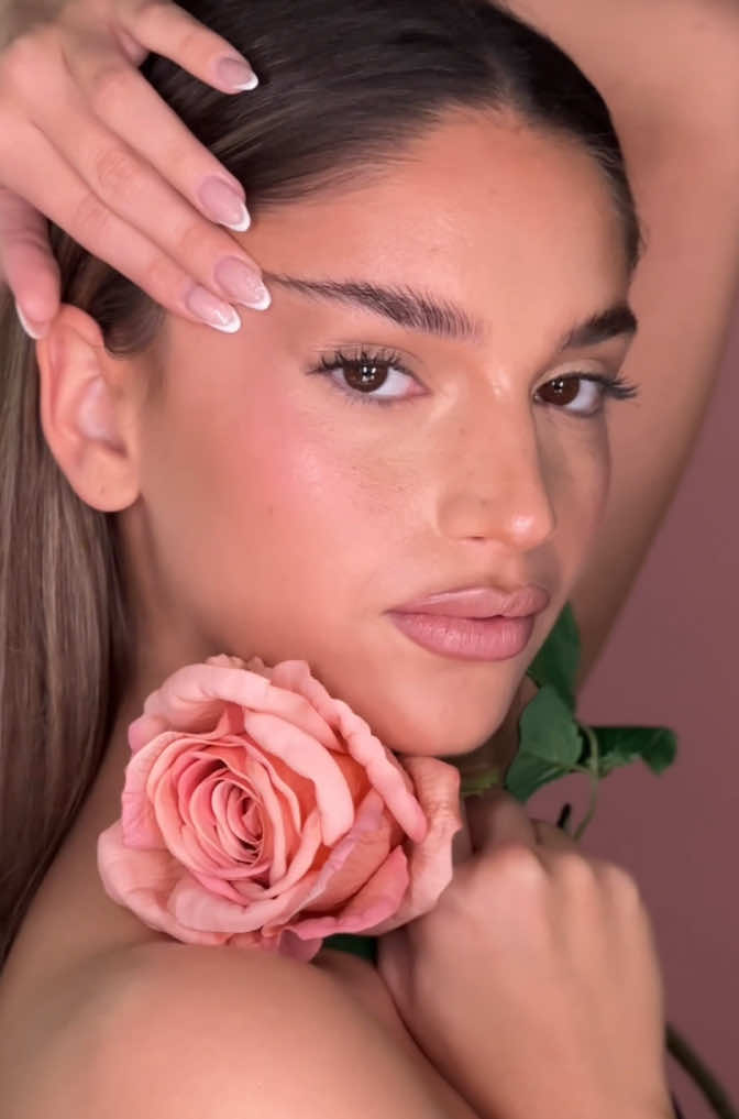 Behind the scene bij Elite Covers. Wil jij ook een Photoshoot 🤗 Comment: Yes ✨ #beauty #photography #netherlands #photoshoot #fotoshoot #makeup #makeupnederland #nederland #studio #modellen #fashion #werk #modellen #belgie🇧🇪 #camera #fit 