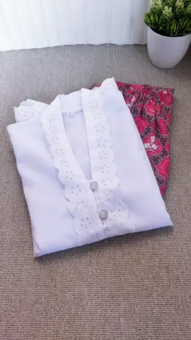 set kebaya anak SD yang murmer tapi kualitasnya bagus. cocok banget dipakai anak anak mulai TK ataupun SD, nyaman dipakai dan banyak pilihan ukuran #kebayasekolah #kebayaanaksd #fyp #fyppppppppppppppppppppppp #fypage 