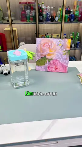 Làm sao bạn có thể uống đồ uống lạnh vào mùa hè mà không có bình nước lạnh này? Đặt chai nước lạnh vào tủ lạnh và bạn có thể uống nước đá bất cứ khi nào muốn làm mát. Cũng thích hợp để mang theo khi cắm trại ngoài trời!! #binhnuocdungtichlon #tienich #giadungnhabep #creatorsearchinsights #thietthuc #jizonguyen 