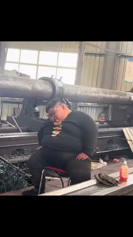 As soon as that chubby lathe operator sits down there, he immediately dozes off. #machine #svanfon #turning #cnc #lathe #machining  #cncmilling #workshop #CNC #cncmachining #CNCmilling #svanfon #cncmachine #cncprogramming #minimodel #MiniLathe #MiniLatheTool #workshop #PrecisionLathe #LatheProcessing #MicroLathe #CreativeLatheWork #svanfon #LatheForSmallParts  #HandmadeLatheProjects #wwwsvanfoncom #LatheInspiration #LatheTechniques #Punchmodel #pressmachine #punchmachine #punchpress #ModelMaking #ModelPrecision #JewelryInspiration #WatchAccessories #ModelEnthusiastTool #ClockMakingParts #FineModelFinish #ScaleAccuracyModel #CreativeModelDesign #HandmadeModelArt #ModelAccessoriesCraft #JewelryCraftTech #ClockElementsStyle #Machining #Metalworking #PrecisionMachining #IndustrialMachining #HighSpeedMachining #CNCTechnology #AdvancedMachining #QualityMachining #MetalCutting #HighSpeedCutting #lathe #CNClathe #MachineToolAccessories #PrecisionMachiningCenter #HardwareProcessing #MechanicalPartsManufacturing #CNCMachineTool #ToolGrinding #FixtureDesign #MillingCutter #CuttingTools #ToolLife #EndMill #DrillingTool #TurningTool #ToolMaterial #CuttingFluid #ToolHolder #ToolManagement #MetalFabrication #PrecisionEngineering #MicroMachining #SmallPartManufacturing #LatheWorkshop #CNCWorkshop #MachineShop #MetalArtistry #ModelWorkmanship #PrecisionModeling #JewelryMakingTools #WatchComponents #ModelingTechniques #PunchPressTechnology #PressMachineOperations #CNCMillingTechniques #LatheOperations #CNCLatheProjects #MachineToolInnovation  #SvanfonMicroMech #Svanfonmodel #HardwareManufacturing #MechanicalCraftsmanship #CNCTooling #cnctorna #dikişleme #torna   #MillingOperations #DrillingTechniques #TurningOperations #ToolSelection #CuttingToolTechnology  #torno #ToolMaintenance #FixtureManufacturing #MillingAccessories #tornio #torno #Máytiện #مخرطة #Drehmaschine  #токарныйстанок #Letour #Mesinbubut #CuttingFluidSelection #ToolStorage #puncingmachine #ToolSupplier #tiktok #2025 #Máytiệnmini 