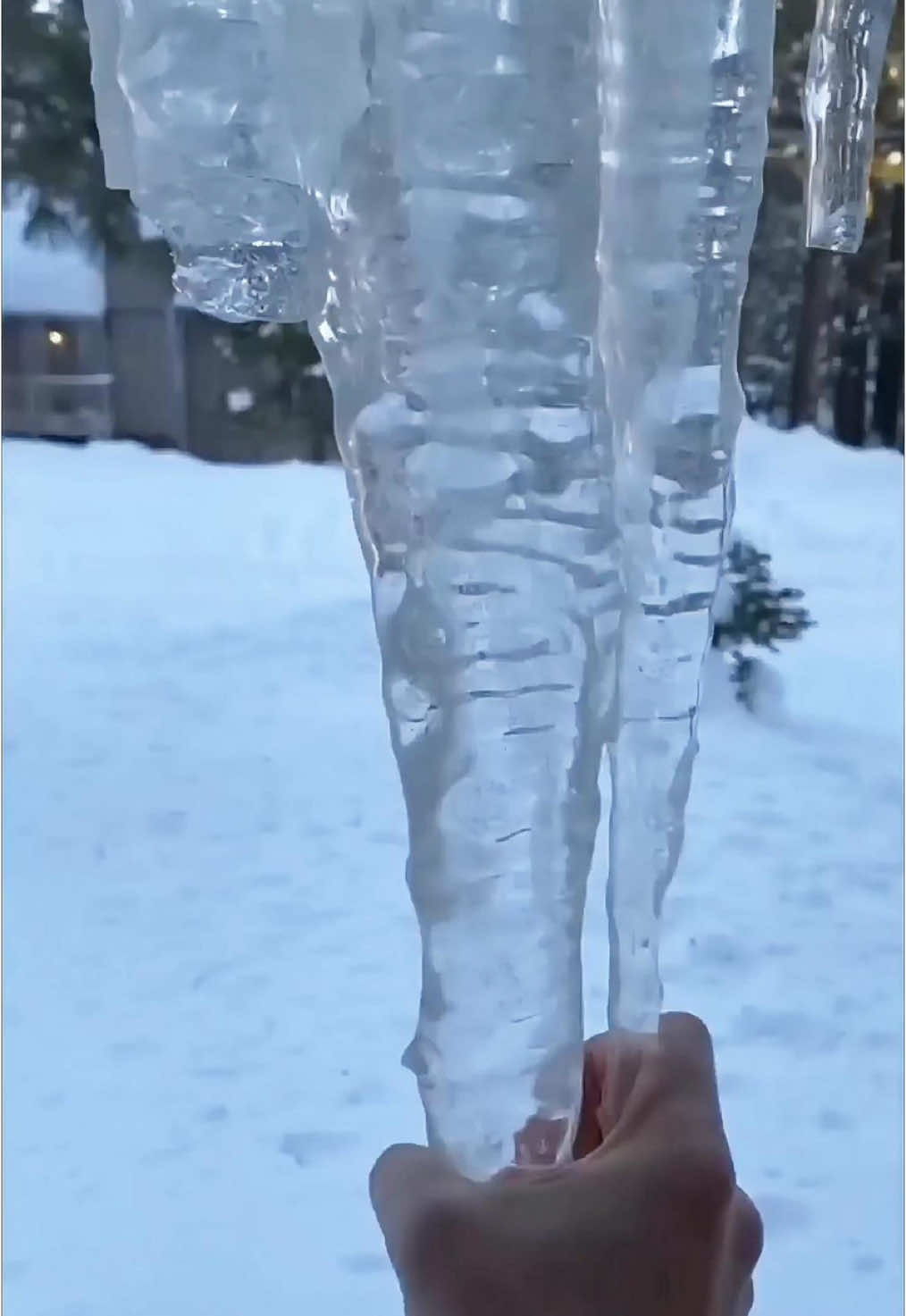Do you like ice in winter?#satisfying #ice #fyp #asmr #oddlysatisfying 