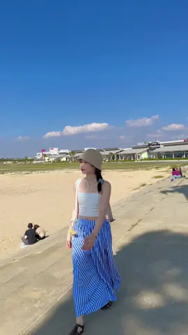 Xung quanh có sóng biển và tiếng cười thôi☺️☺️