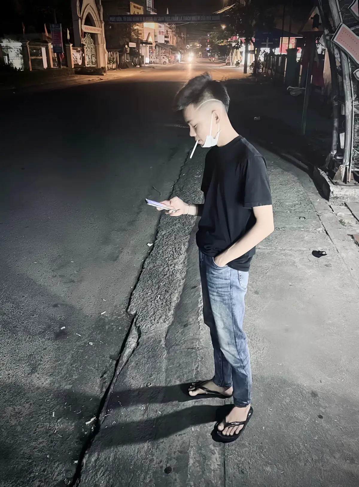 lúc bất lực nhất mới phát hiện ra cái gì mình cũng ko có, chỉ ngồi như vậy cũng không biết mình nên nghĩ cái gì. đột nhiên trong nháy mắt cảm thấy làm cái gì cũng không có ý nghĩa..#cuocsong #xuhuong 