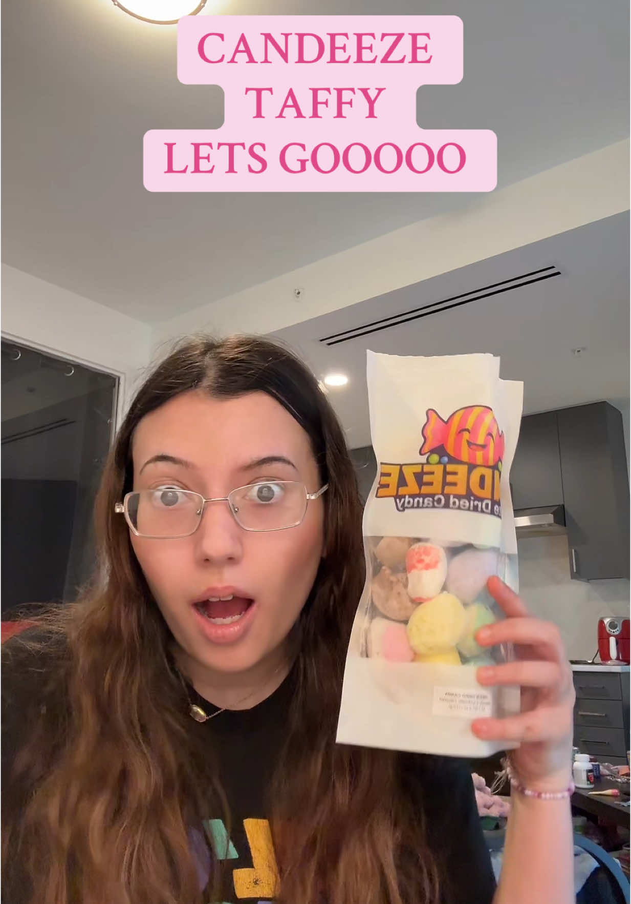 I will gladly eat freeze dried taffy for the rest of my life 🍬 #candeeze #candeezefreezedriedcandy #candeezeco #freezedriedcandy #freezedriedtaffy #taffy #candy #tiktokmademebuyit #creatorsearchinsights #tiktokshopcreatorpicks 
