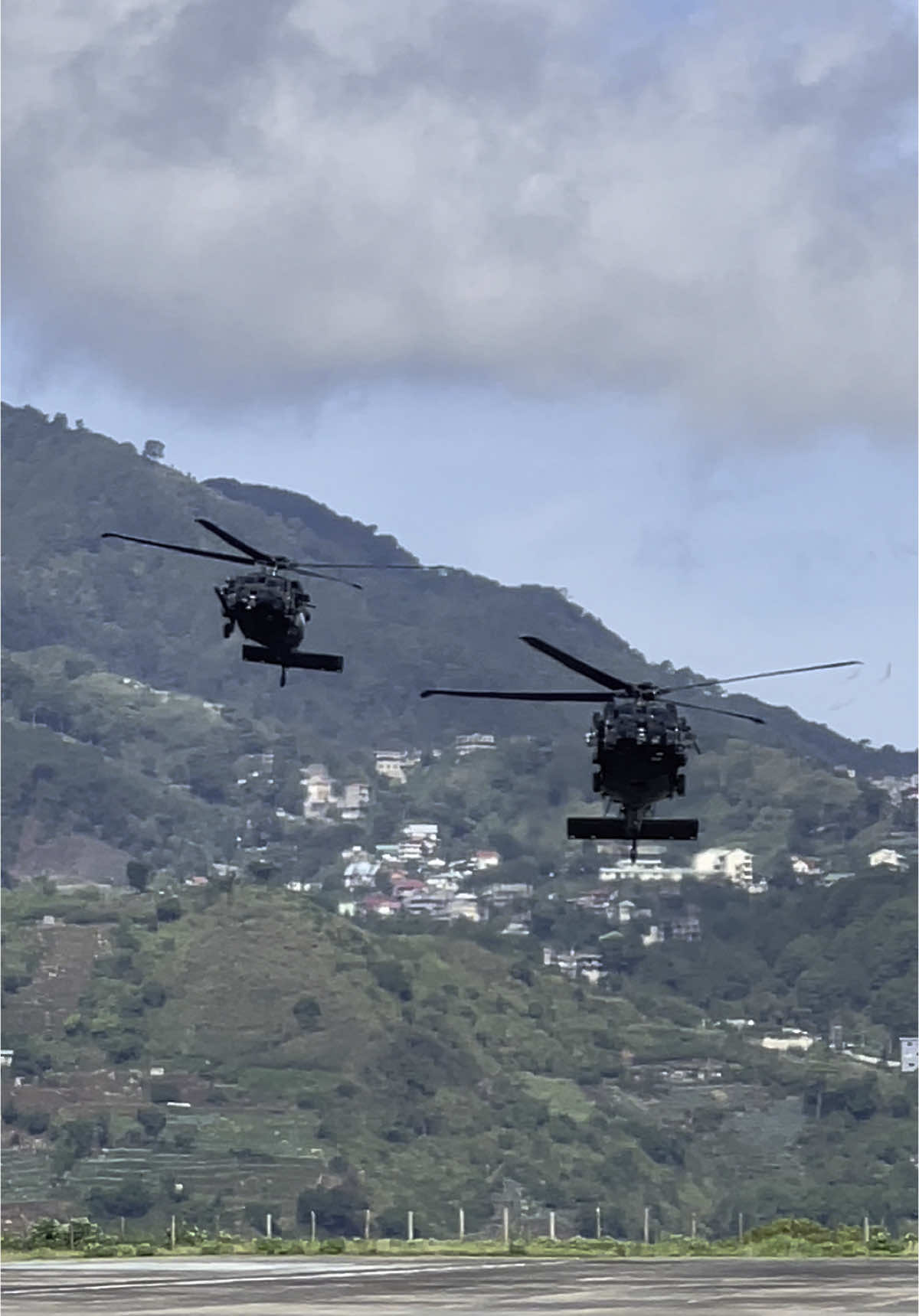 Arrival US Blackhawks #helicopter #helicopterpilot 