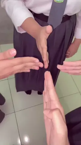 wajib tosan sebelum pulang🤜🏻🤛🏻 #bestfriendforever #fourgirls #titipbisilupa 