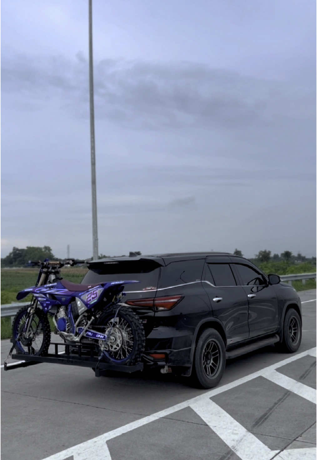 Anhang gendong fortuner.#trabasindonesia #bemper #bempervariasimobil #fyppppppppppppppppppppppp #bengkellaslistrik 