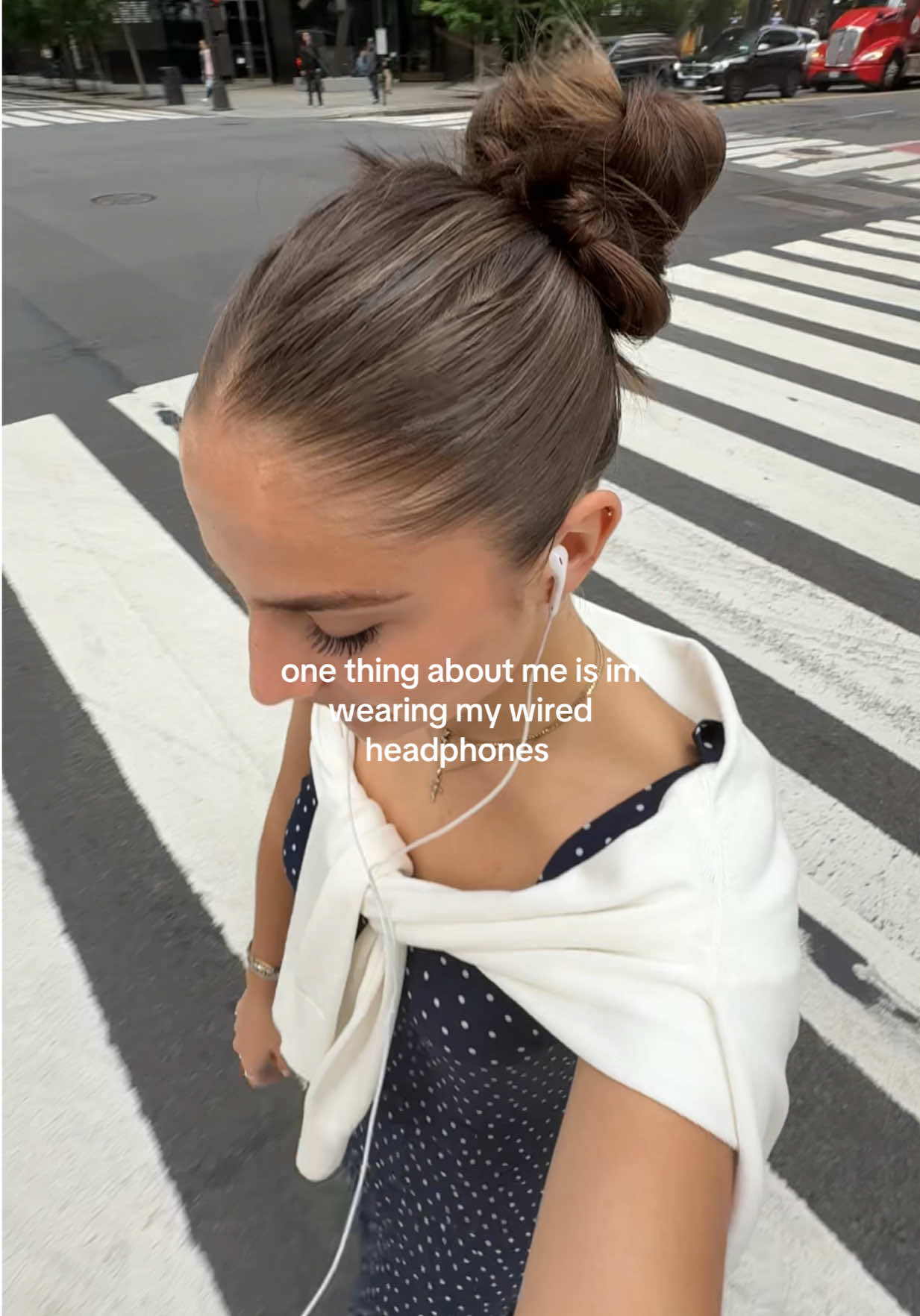 you can’t convince me otherwise 😌✨ @apple #wireheadphones #music #girls #vibes #morningwalk #headphones 