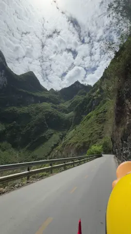 Tôi đổ đèo Mã Pì Lèng đẹp như tranh vẽ. Các bạn đi như nào? #mapileng #hagiangloop #travel 