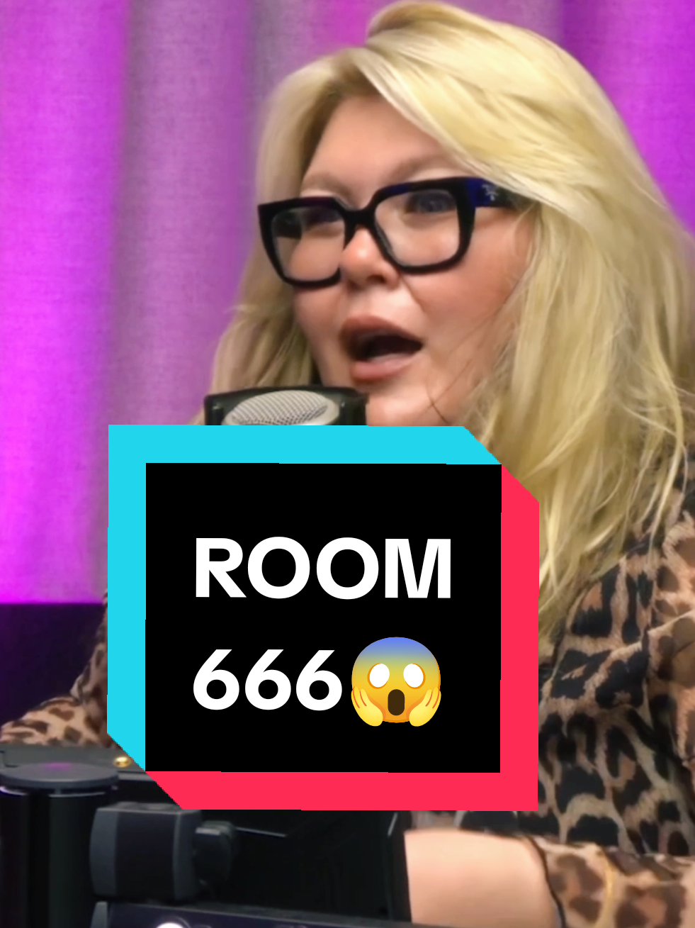 would you stay on this hotel 😱 #ghosthuns #podcastclips #paranormal #creepytok #scarystories #hotel 