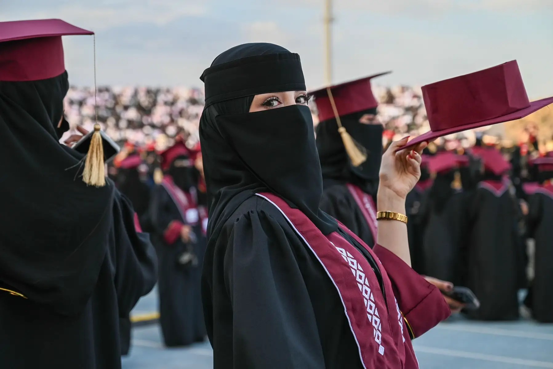 تغطية عدسة نبلجة لحفل تخرج طلاب وطالبات مُبارك للخريجين والخريجات💫🤍 #جامعة_الملك_خالد  #خريجو_kku_دفعة27 #تخرج  #عسير  #منطقة_عسير  #خريج  #خريجات  #kku  #اكسبلورexplore 