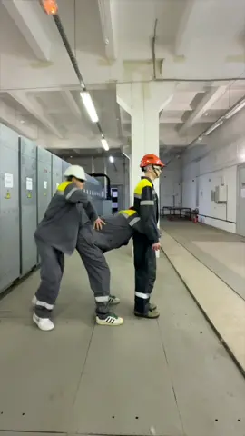 Відео було створено з дотриманням всіх правил поводження з електрообладнанням і охорони праці Якщо ви раптом не знали, як функціонують наші соцмережі... #ДТЕК #світло #2025 