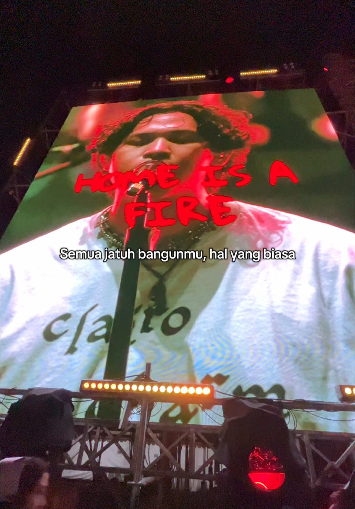 “Secukupnya dan rayakan perasaanmu sebagai manusia” #baskara #hindia #mataair #southfest #2025 #fyp #fyppppppppppppppppppppppp #loveyourself 